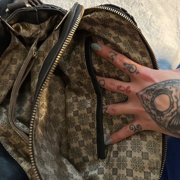 Black Purse - Picture 12 of 16